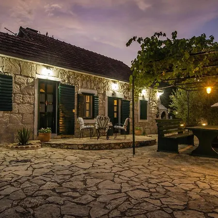 Nyaraló Etno House Wagner